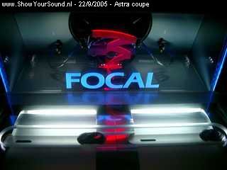 showyoursound.nl - Focal!!!! - Astra coupe - SyS_2005_9_22_17_55_12.jpg - koffer in het donker